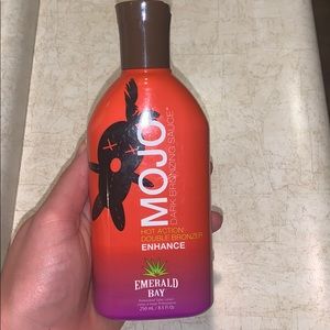 Emerald Bay’s Mojo Dark Bronzing Sauce (tingle)
